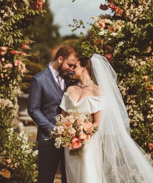 Bride wearing a pearl choker necklace by Vivienne Westwood