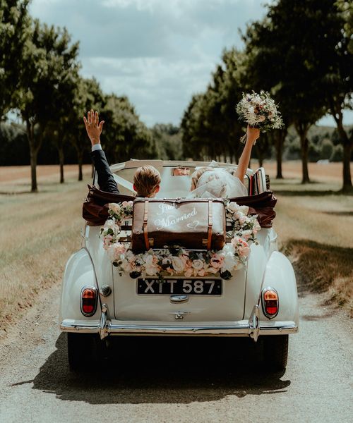 how to decorate a wedding car