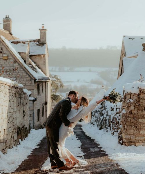 Couple marry in winter at Stroud Registry Office.