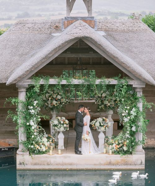 Elegant Euridge Manor wedding with yellow wedding flowers.