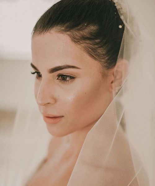 best-wedding-foundations-with-bride-wearing-minimalist-makeup