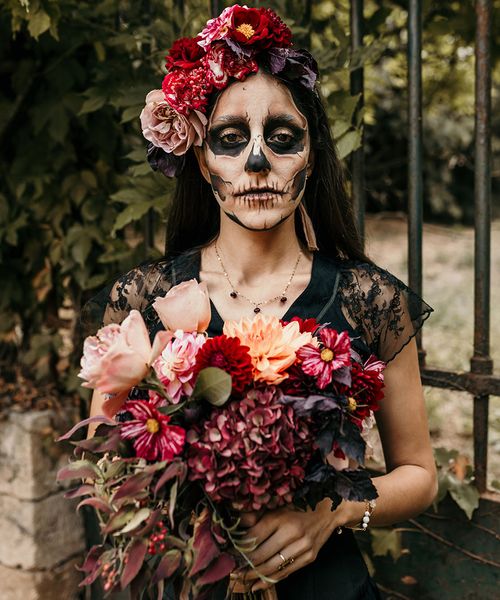 dia-de-los-muertos-wedding-inspiration-with-facepaint-and-flower-headdress