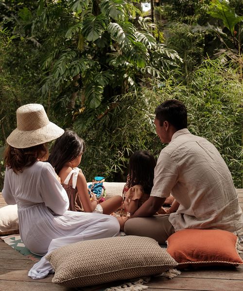 family-vacation-honeymoon-in-jungle