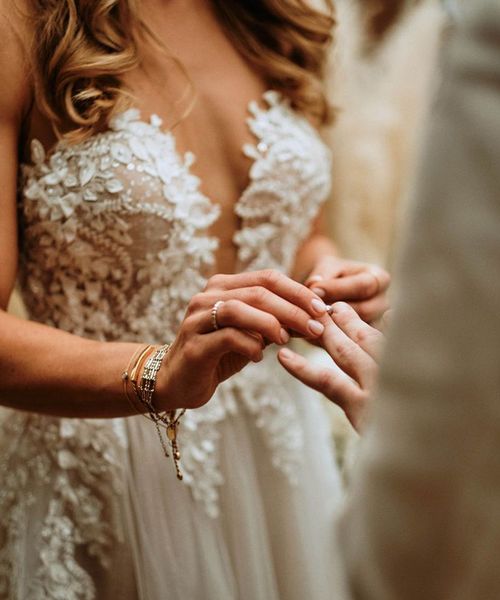 wedding-planning-checklist-wedding-ring-exchange-at-ceremony