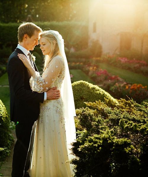 Juliet Cap Veil For A Wildflower Filled Wedding At Chenies Manor