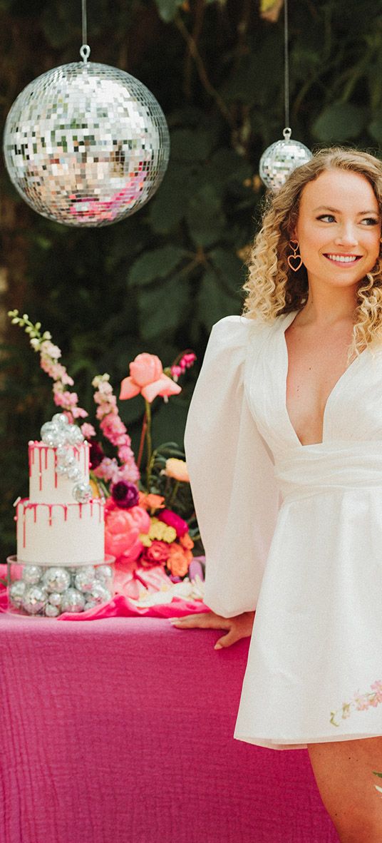 Polstrong Manor wedding with pink decor and bride in short puff sleeve wedding dress.