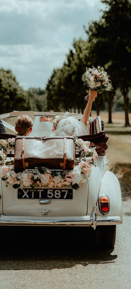 how to decorate a wedding car