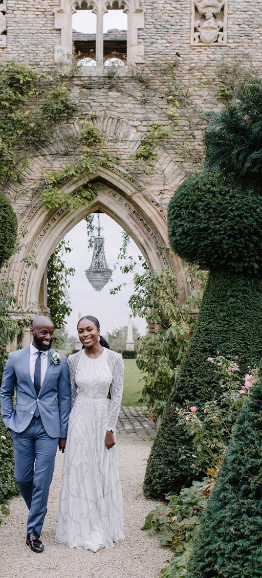 Couple have a stunning wedding for under 5k!