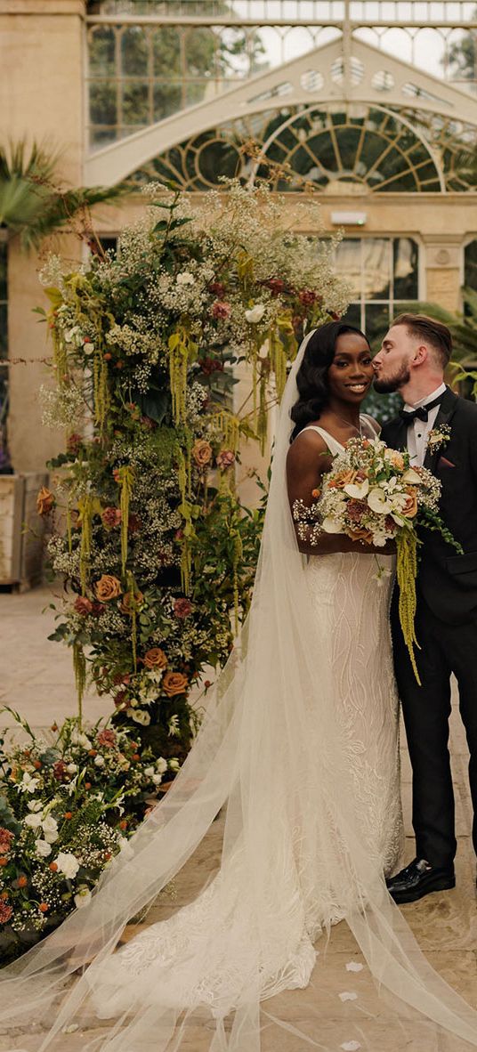 Syon Park wedding with black tie dress code, Nigerian money dance and flower columns