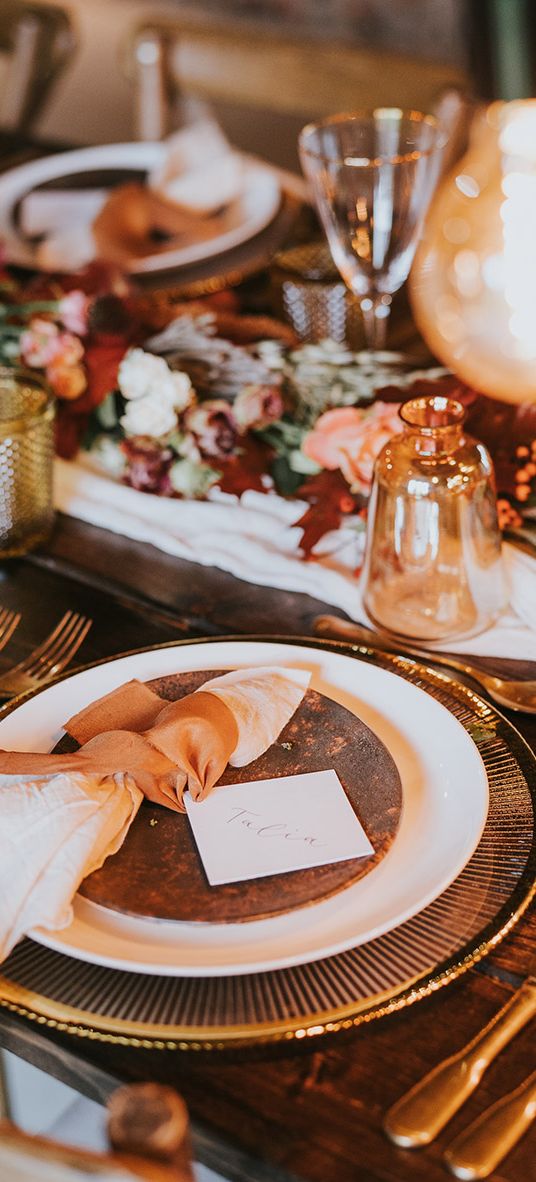 Autumn wedding ideas with seasonal wedding tablescape and orange decor