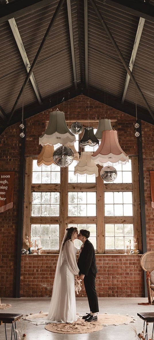 The Giraffe Shed wedding with retro 70s theme and DIY decor