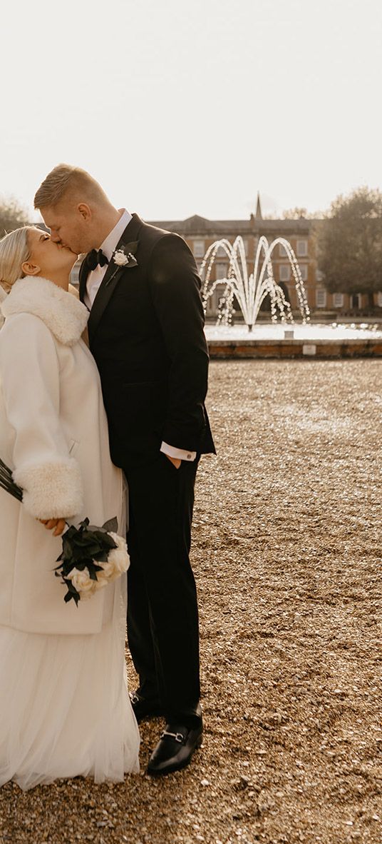 winter-registry-office-wedding-in-winchester