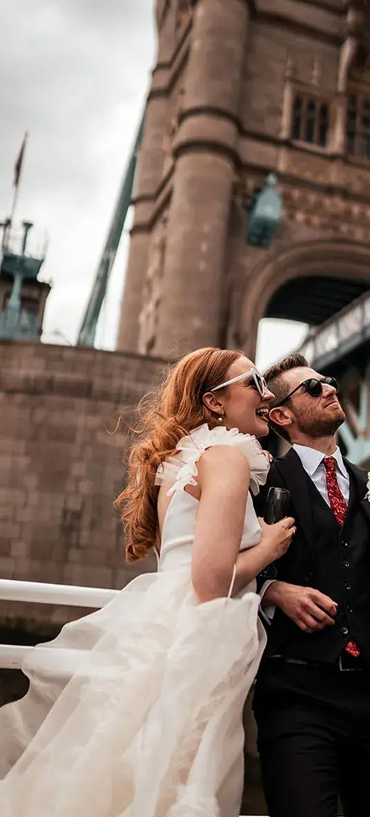 london-city-elopemement-with-couple-at-tower-bridge