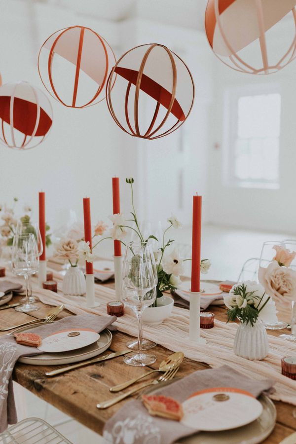 Modern Asian wedding decor ideas with orange and gold colour scheme, lanterns and embroidered napkins