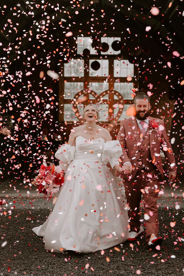 emma-greg-giraffe-shed-valentines-wedding