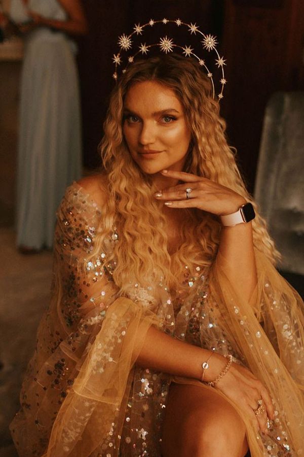 glowing-bride-in-gold-wedding-dress_best-wedding-wedding-tan