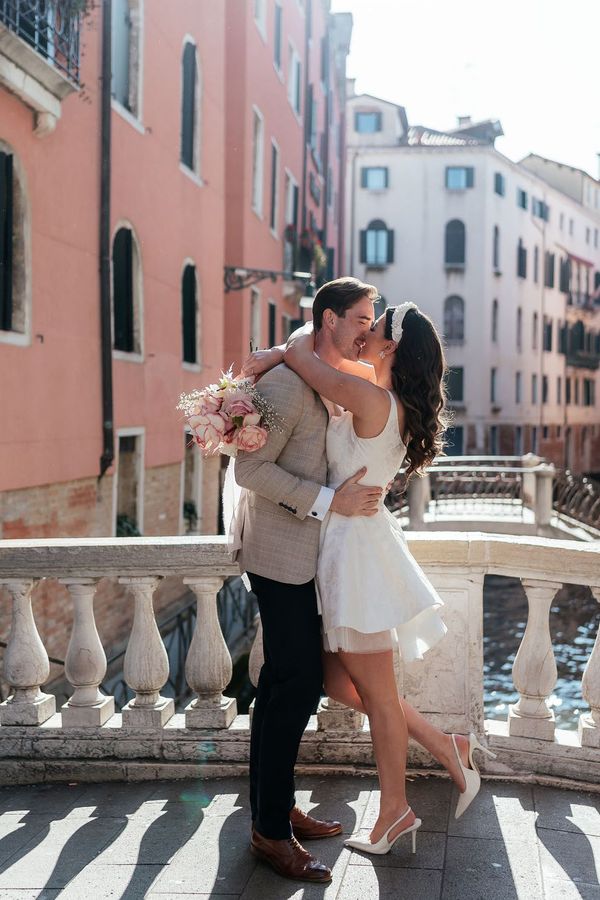 Bride and groom for elopement wedding in Venice, engagement moon idea