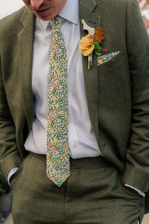 Groom wearing green floral patterned wedding tie 