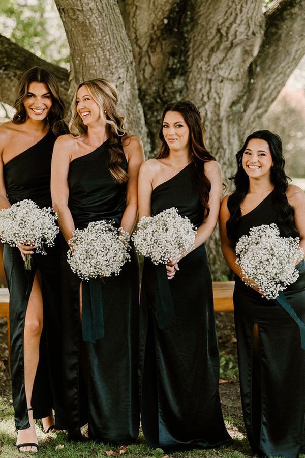 bridal-party-wearing-black-bridesmaid-dresses
