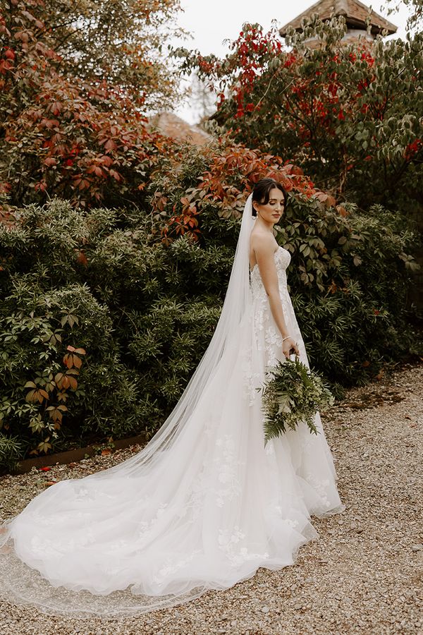 Bride in autumn wedding dress in autumn garden