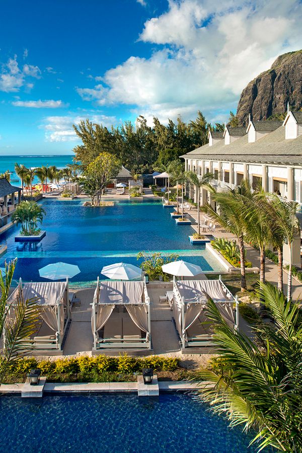 mauritius-honeymoon-guide-2025-st-regis-le-morne