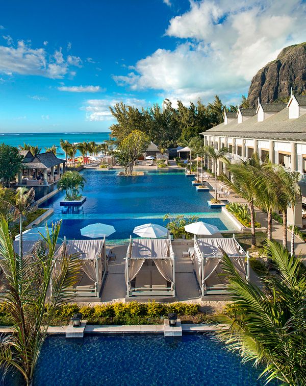 mauritius-honeymoon-guide-2025-st-regis-le-morne