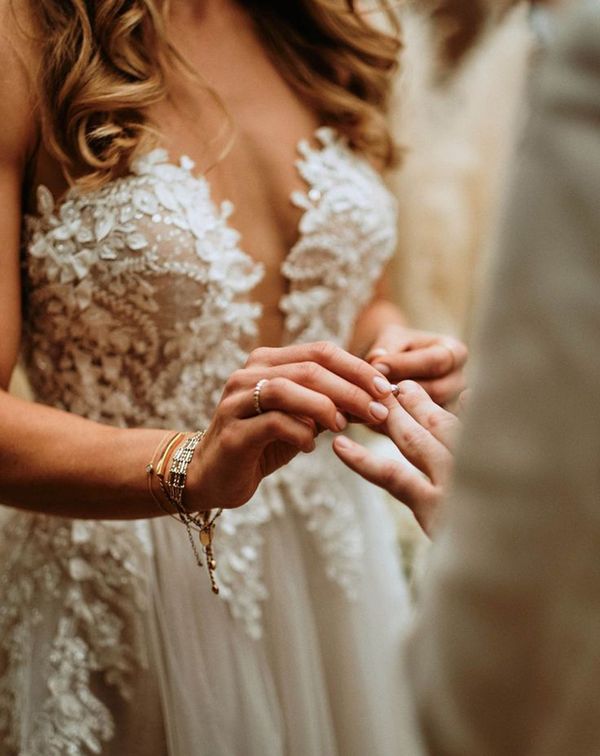 wedding-planning-checklist-wedding-ring-exchange-at-ceremony