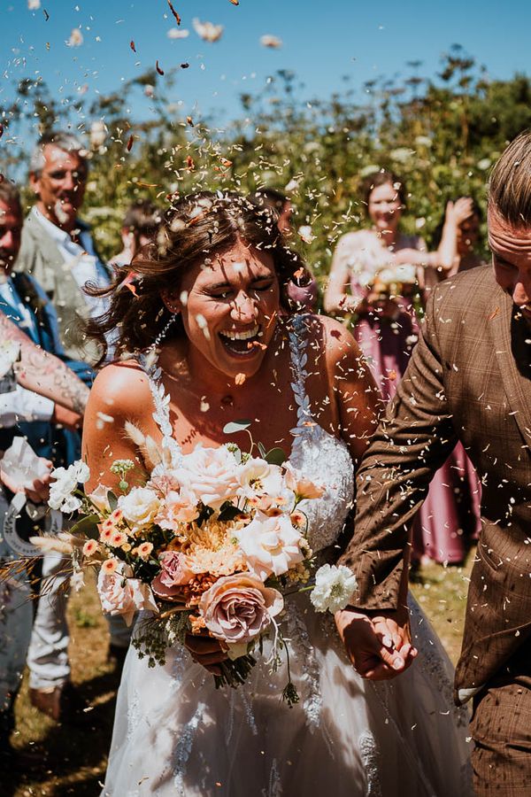 wedding confetti shot, Alexa Poppe