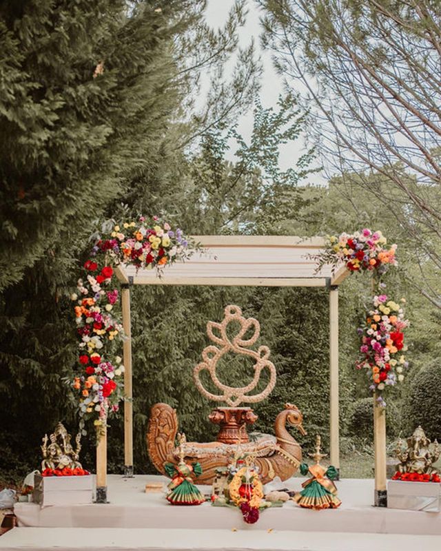 Outdoor Hindu marriage ceremony at Domaine de Blanche Fleur in Provence with fruit centrepieces & several outfit changes by Soozana Pvan