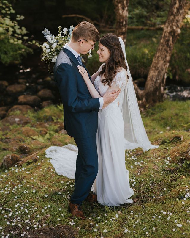 Badgers Holt wedding in Dartmoor with blue wedding theme.