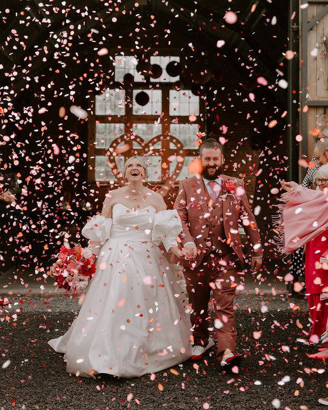 emma-greg-giraffe-shed-valentines-wedding