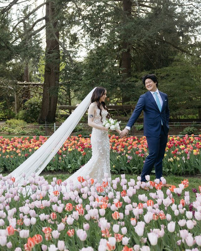 dedania chris tulip garden spring wedding