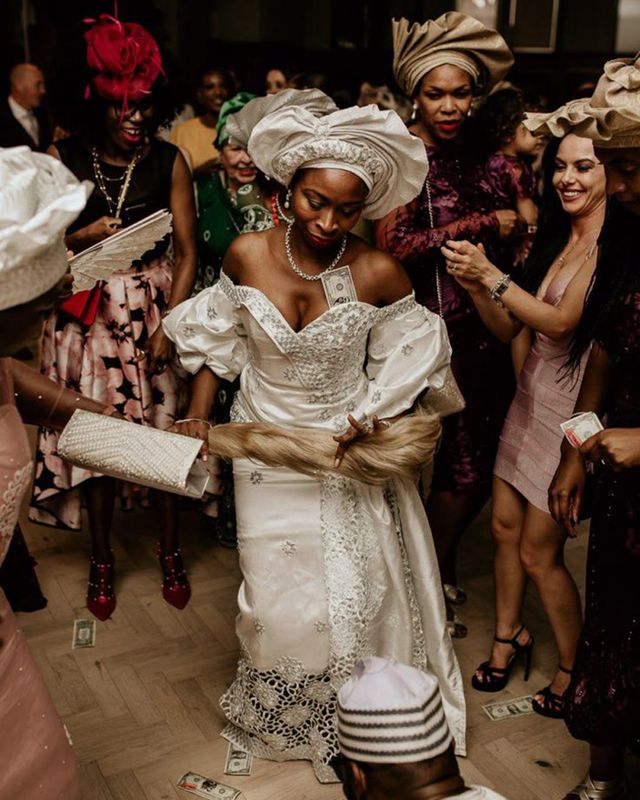 wedding-traditions-around-the-world-nigerian-money-dance