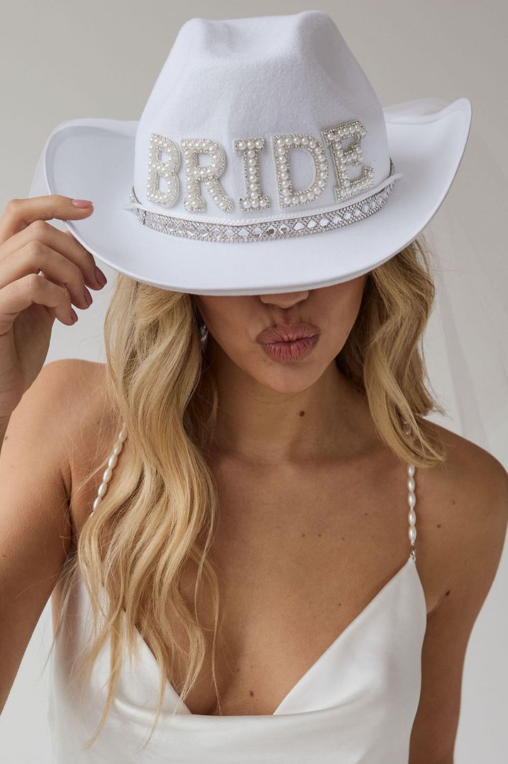 Pearl bride star cowboy hat in white 