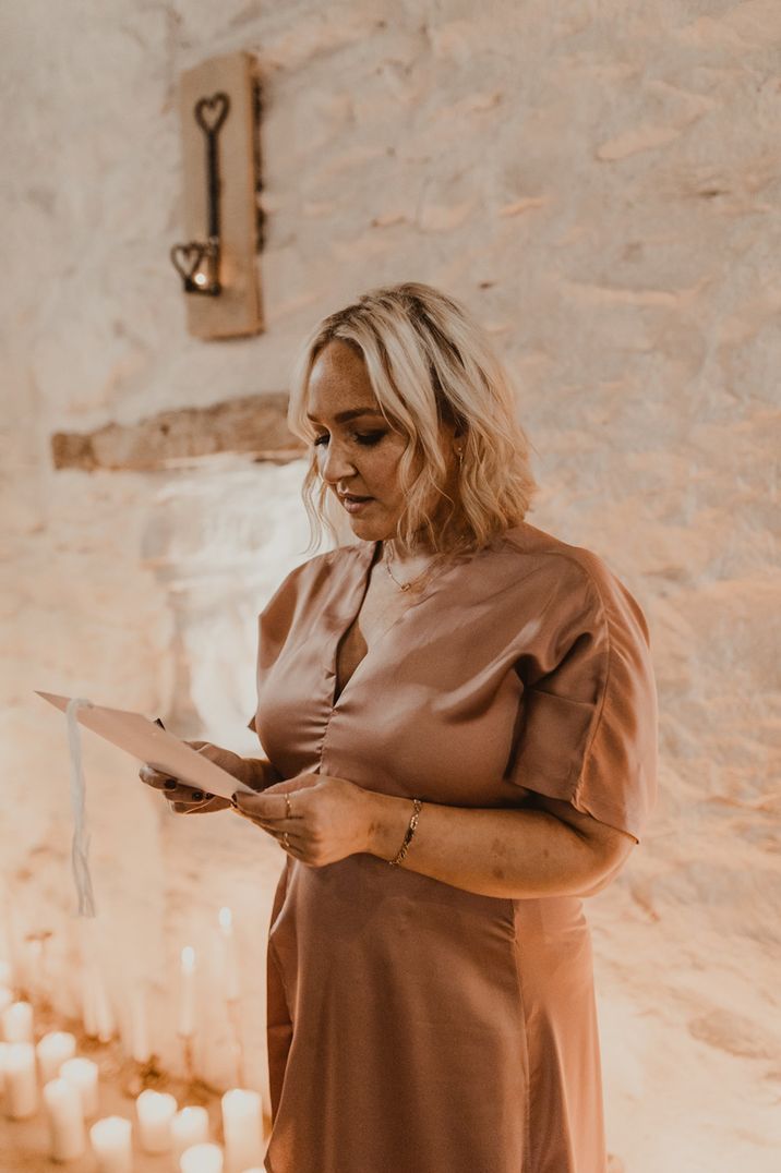 Maid of honour in nude satin dress giving speech