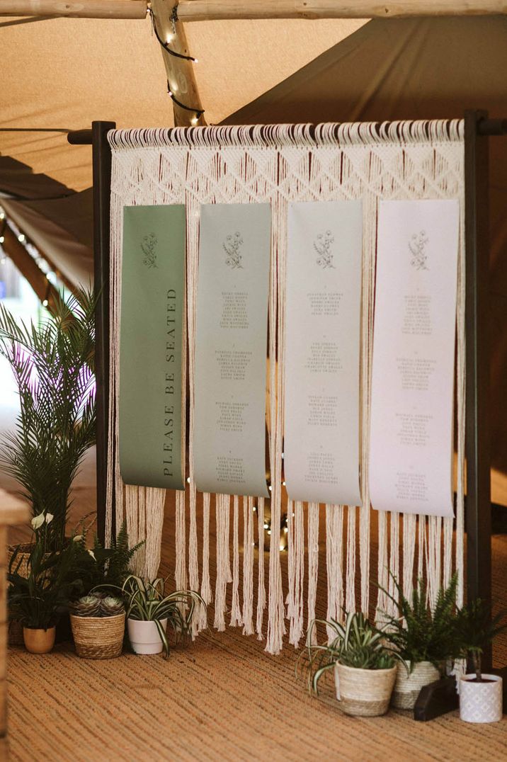 Macrame table plan with green ombre colour palette