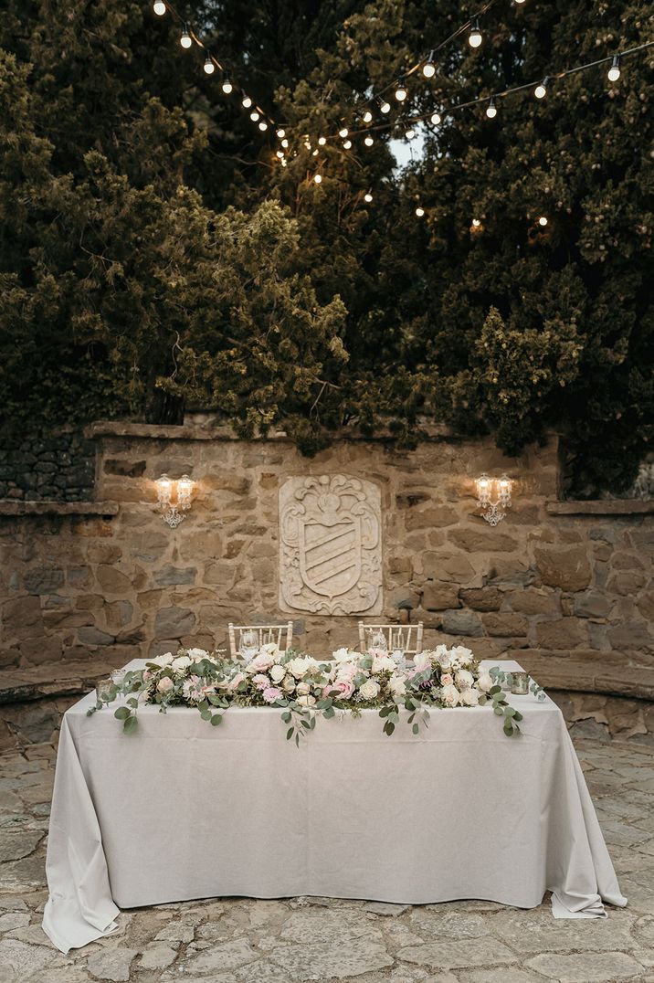 Minimalist wedding sweetheart table for outdoor dining 