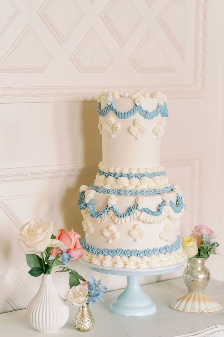 Blue and white retro wedding cake decorated with pearls for vintage Bridgerton inspired wedding 