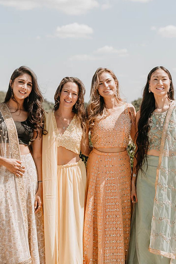 Wedding guests outfits for autumnal wedding in pastel tones 