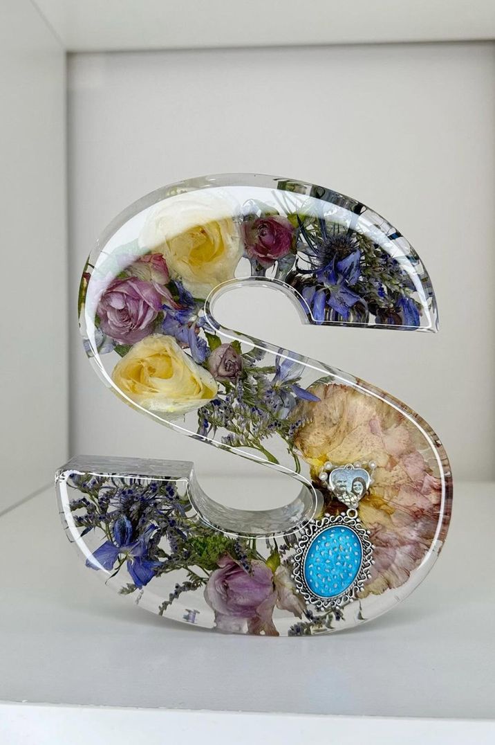 Letter initial wedding flower resin preservation keepsake idea