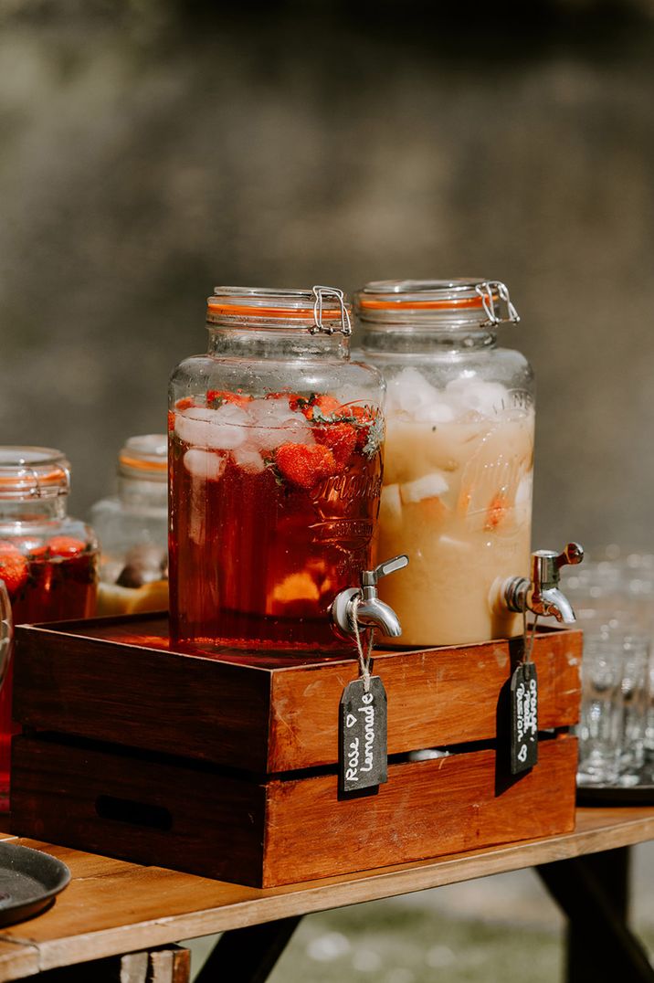 Lemonade stand at wedding for non-alcoholic wedding drinks and bar design 