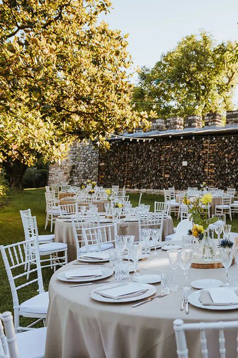 Castello di Rossino wedding venue in Italy - outdoor table area for alfresco dining - Snap2 Photostudio