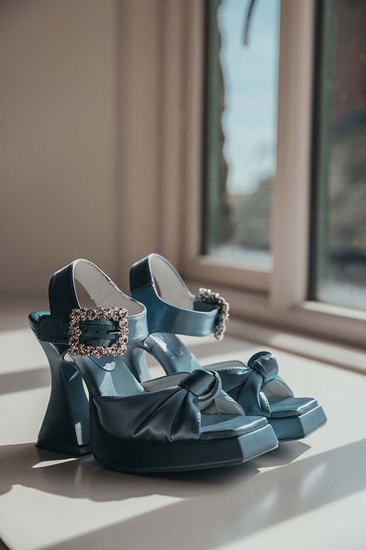 blue-wedding-bridesmaid-shoes-Amy-Chapple-Photography