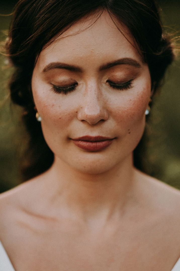 Bridal makeup with shimmering eyeshadow and brown lipstick 