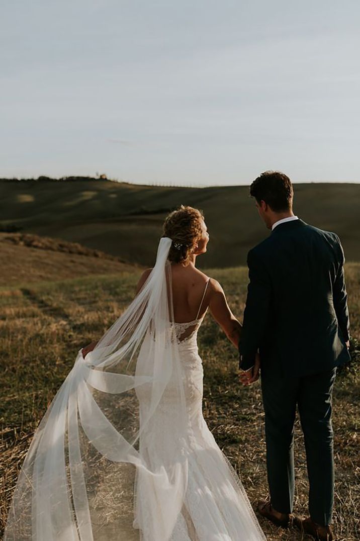 bride-and-groom-tuscan-landscape-Silvia-Falcomer-Photography