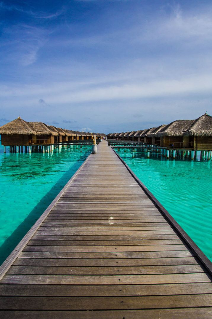 sebastian pena jetty beach walk maldives honeymoon prezola unsplash