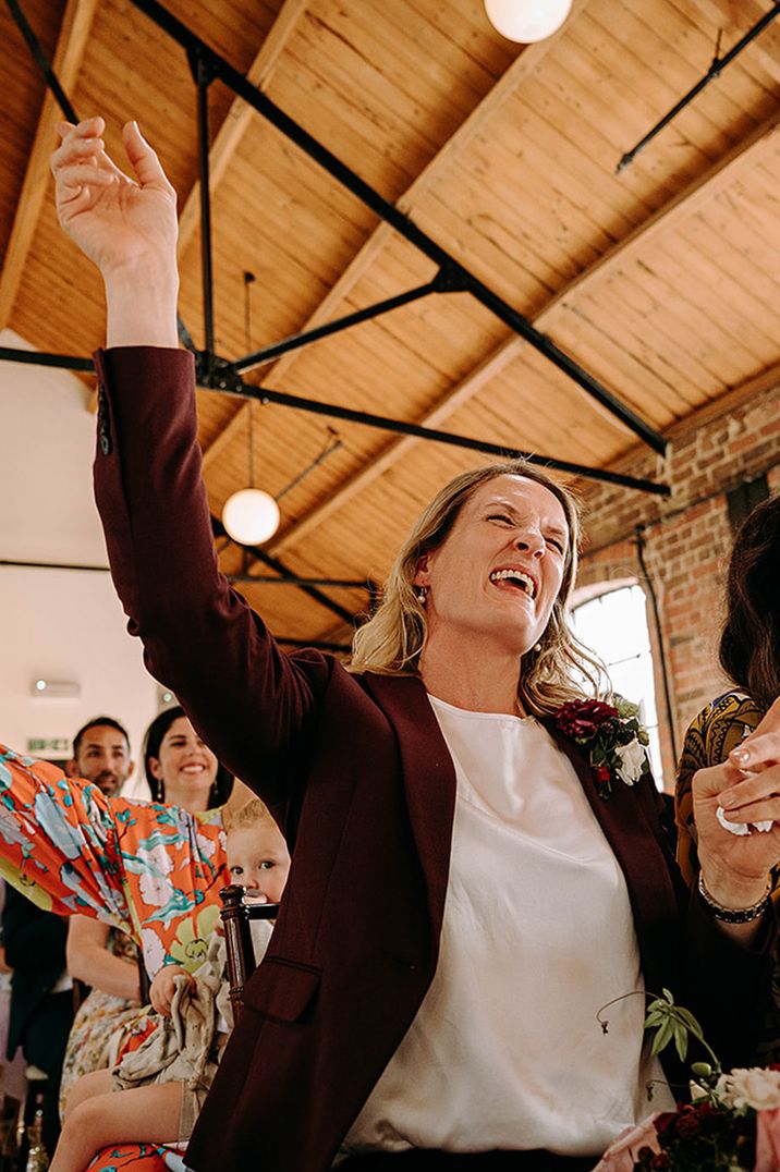 wedding-guest-singing-at-wedding-ceremony