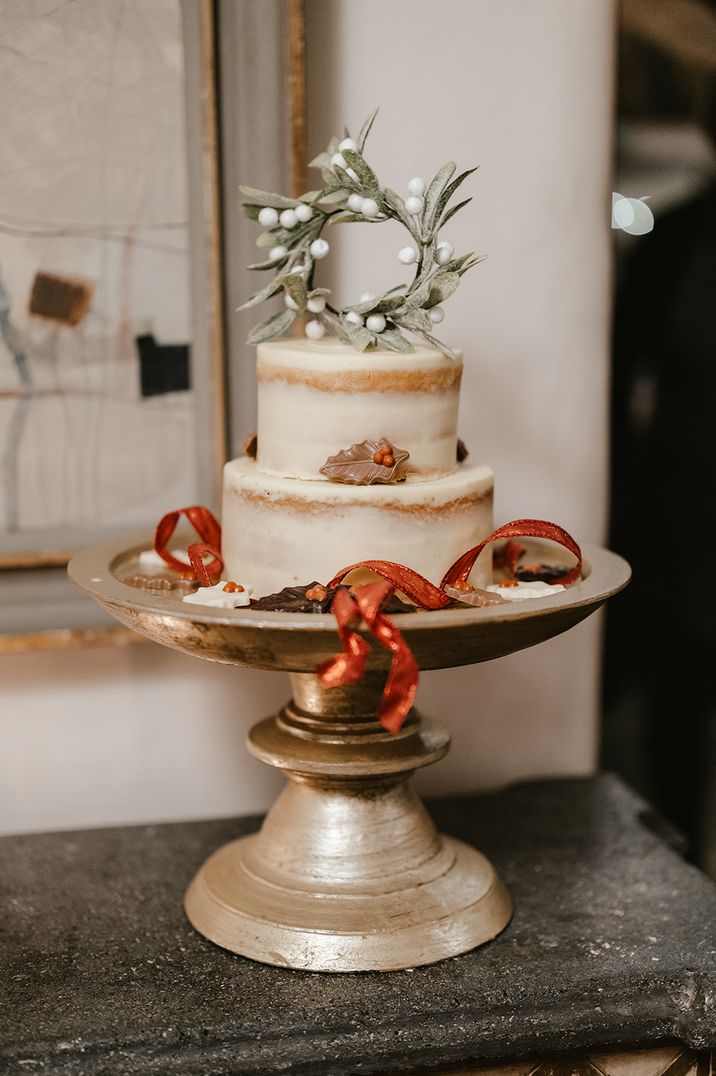 winter-wedding-cake-with-berry-cake-topper