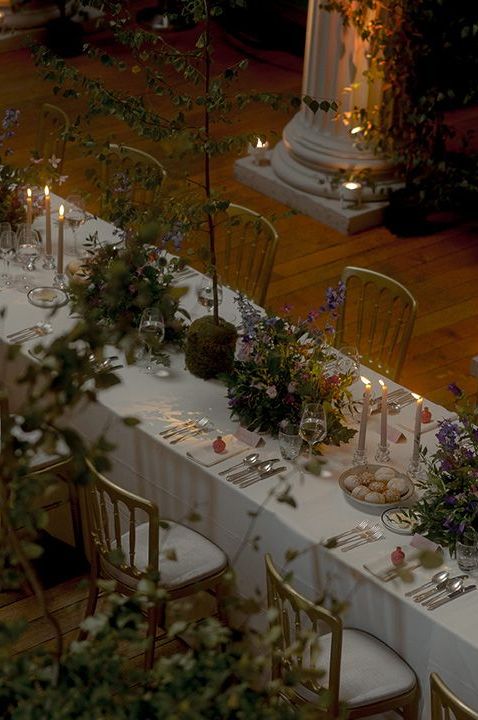 banquet-style-tables-with-purple-wedding-flowers-and-decorations