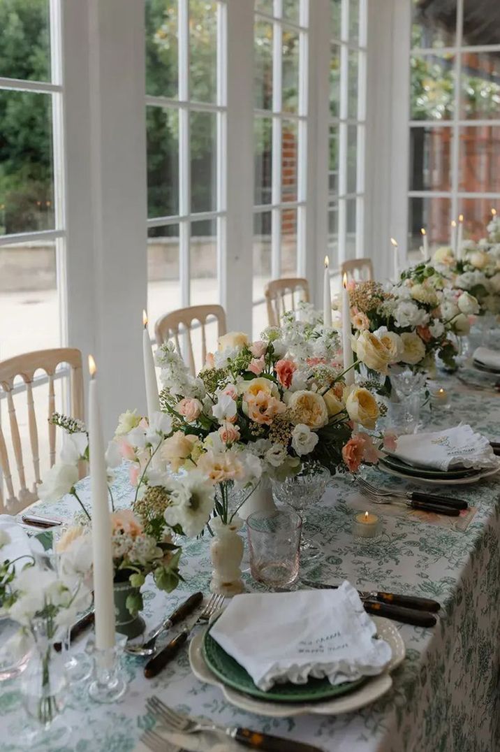 pastel-wedding-theme-table-flowers-with-floral-table-cloth